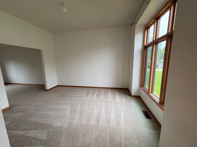 Foto del edificio - 565 Ironwood Way