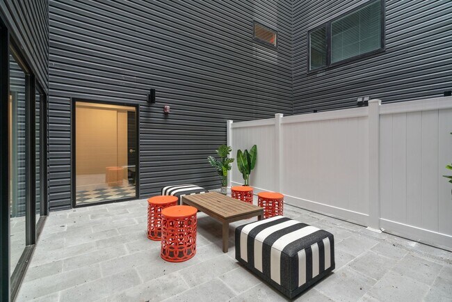 Interior Photo - The Crown on Leland