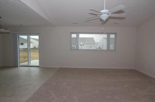 Building Photo - 2425 Cushing Dr