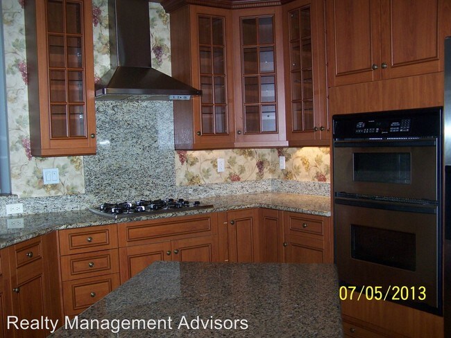 Building Photo - 4 br, 3.5 bath House - 8 Island West Court