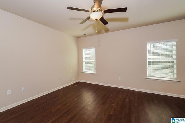 Foto del edificio - 484 Clover Cir