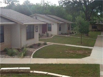 Primary Photo - 1001 Pecan Valley Dr