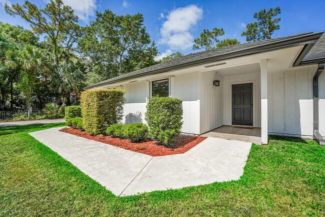 Building Photo - 17717 Bridle Ln