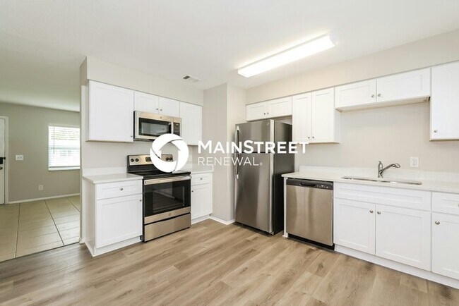 Foto del edificio - 3 Bedroom Pet-Friendly Home in KISSIMMEE, ...