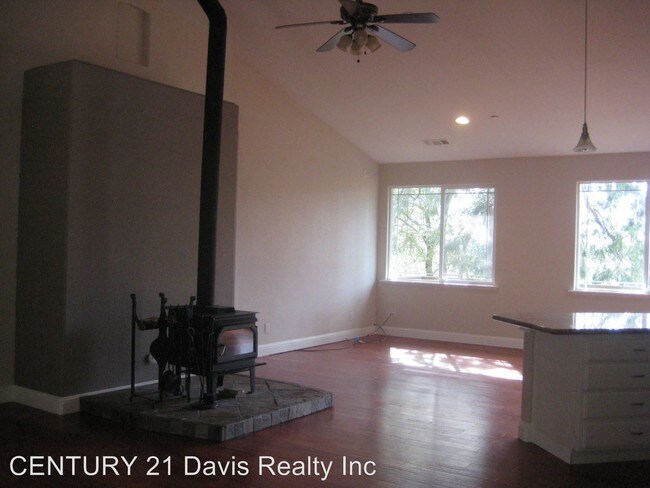 Building Photo - 4 br, 3 bath House - Lawrence Way 17067