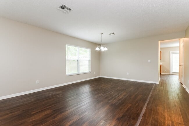 Building Photo - 2015 Country Brook Ave