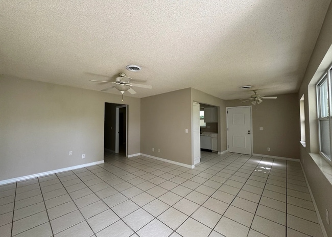 Building Photo - 2555 Granada Ave