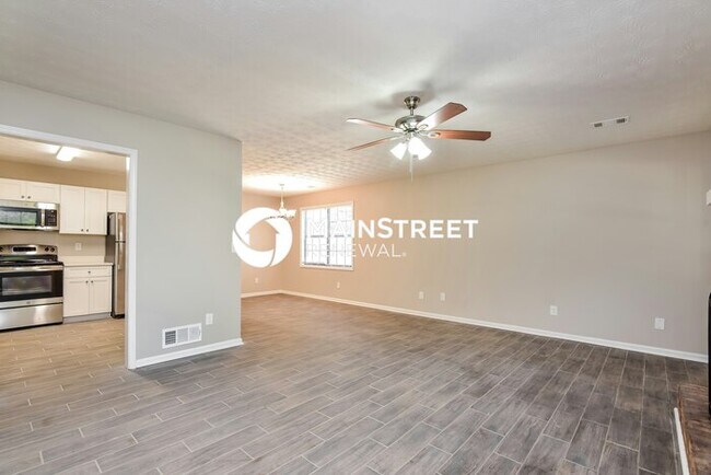 Foto del edificio - 3 Bedroom Pet-Friendly Home in Conyers, GA...