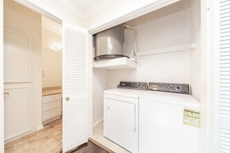 Building Photo - 2100 Welch St