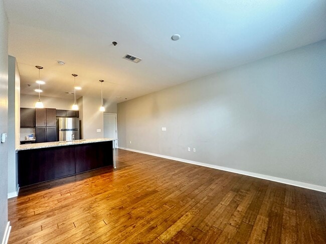 Building Photo - East Nashville Condo. Gated parking. No Pe...