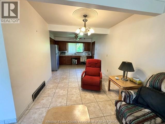 Photo du bâtiment - 921 Kennedy Dr W