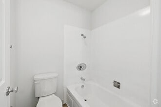1BR, 1BA - 550SF - Bathroom - La Loma Terrace