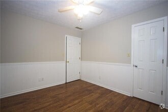 Building Photo - 2421 Sherrie Ln SW