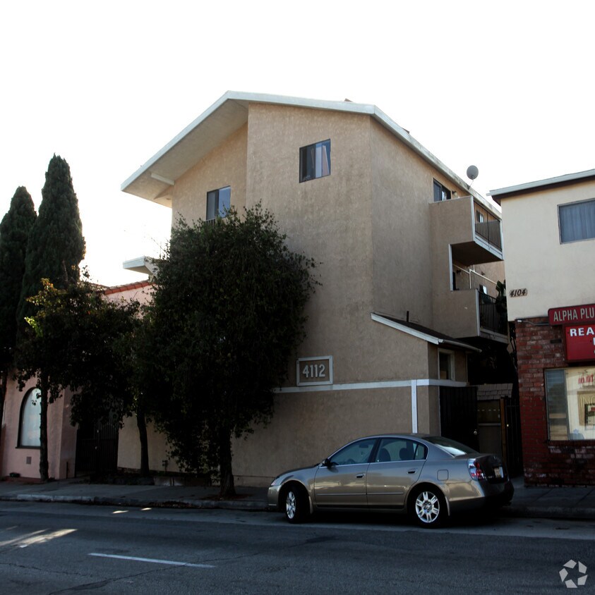 Foto del edificio - 4112 E 7th St