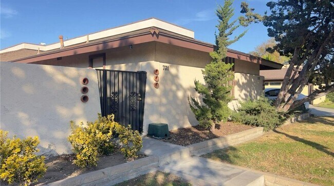 Foto del edificio - 731 E Fairway Dr