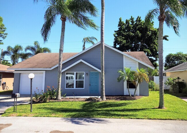 Building Photo - 14576 Sunset Pine Dr