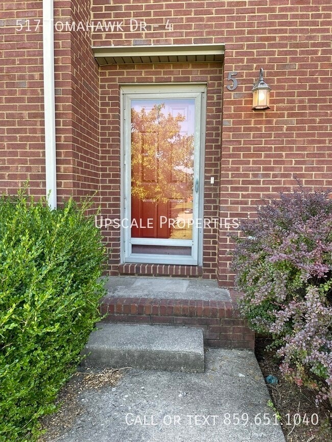 Building Photo - 517 Tomahawk Dr