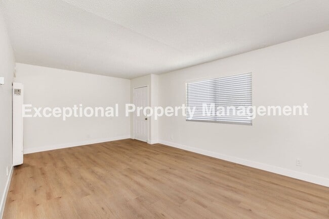 Building Photo - Ready to move in 2 bedroom 1 bath home