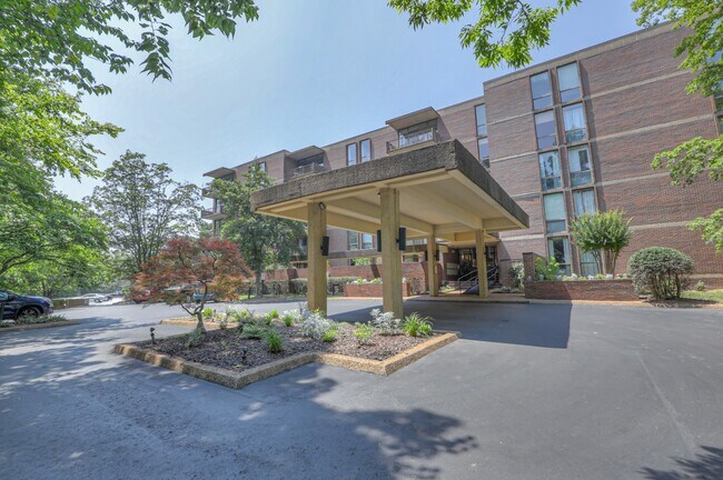 Building Photo - 133 Harpeth Trace Dr