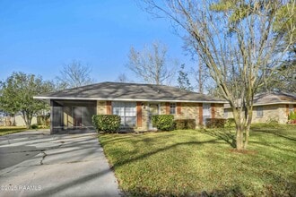 Building Photo - 1205 N Patricia Ave
