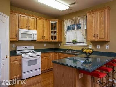 Building Photo - 3 br, 2.5 bath Townhome - 625 Kirkcaldy Way