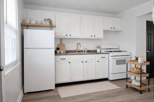 Building Photo - 62 Midland Heights Cir