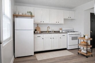 Building Photo - 15 Midland Heights Cir