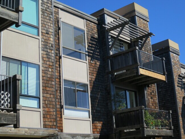 Building Photo - 512 Seaver Dr