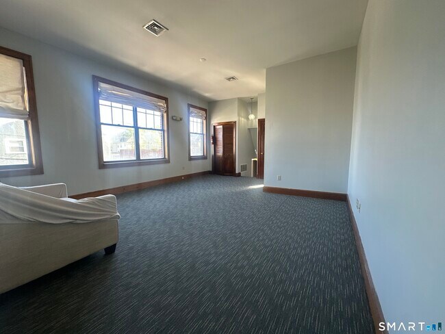 Foto del edificio - 136 McKinley Ave