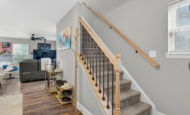 Foto del edificio - 300 Saunders Ave