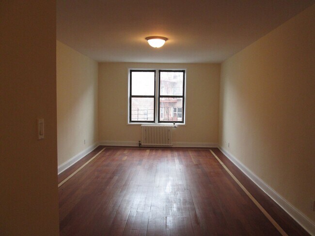 Foto del edificio - 42-42 80th St