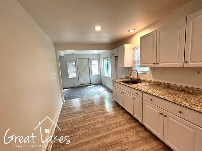 Foto del edificio - Charming 2 Bedroom 1 Bathroom now availabl...