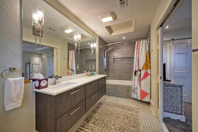 LAVABOS DOBLES Y JACUZZI - 3805 southridge dr