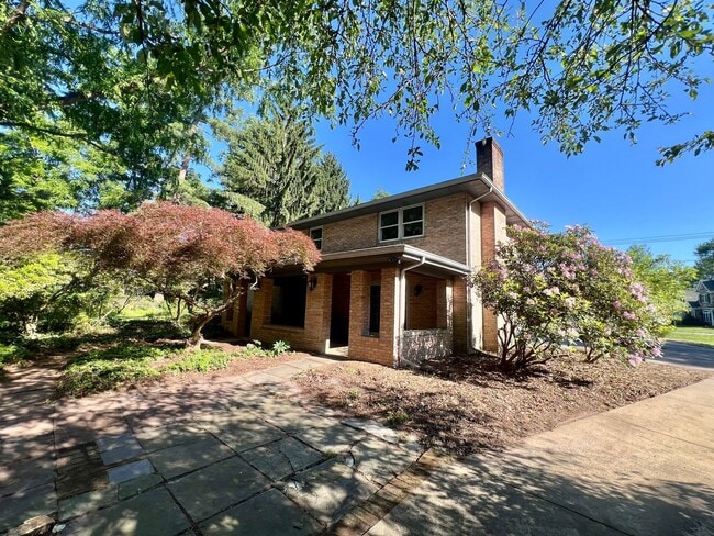 Building Photo - Spacious 3-Bedroom 2 Bath Home