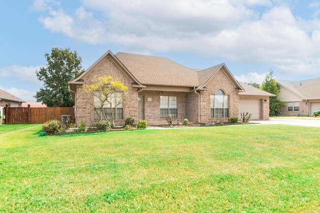 Building Photo - 25 Willow Dr