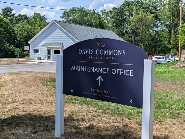 Building Photo - Davis Commons