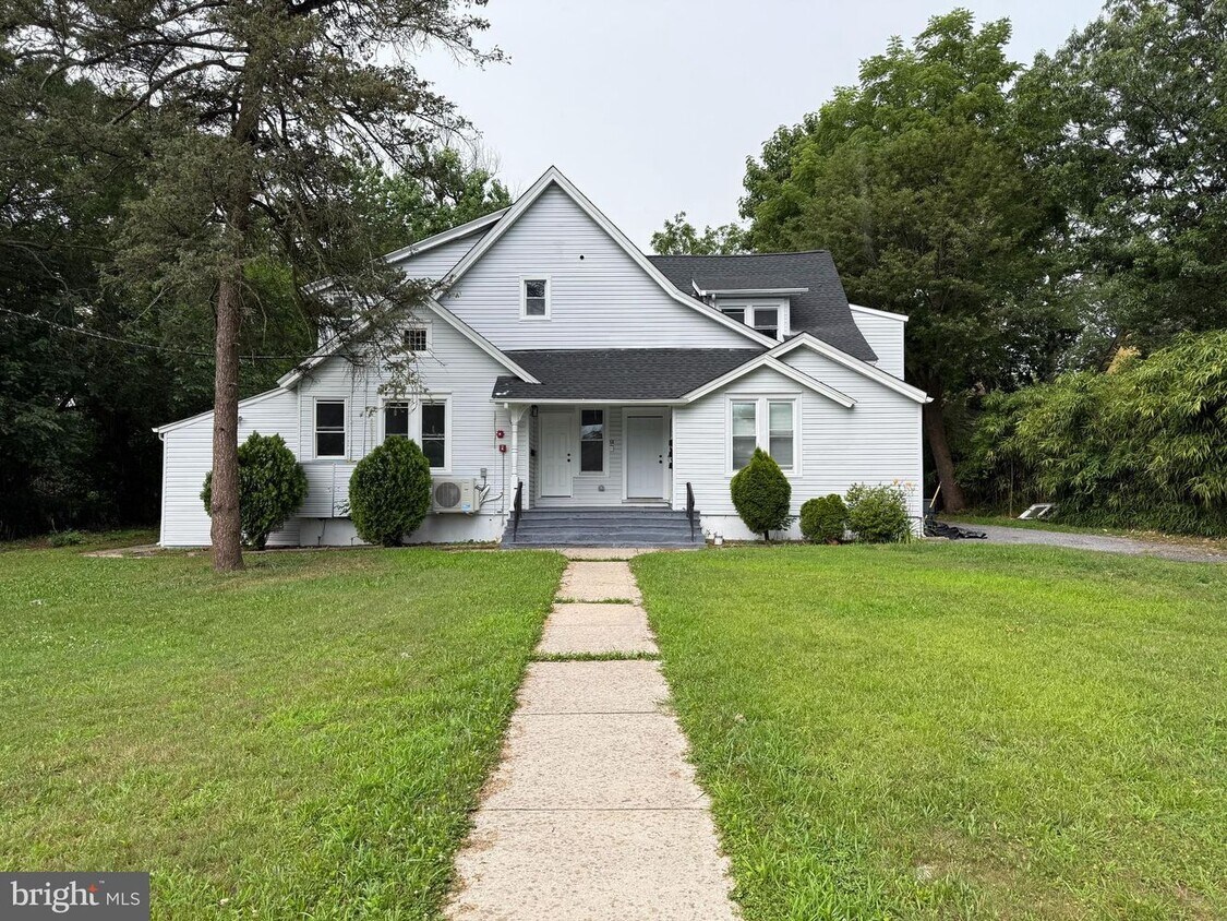 Foto principal - 42 N Cove Rd