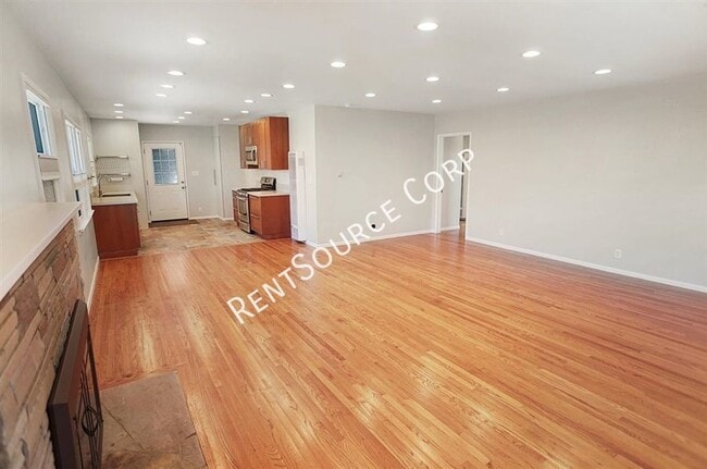 Foto del edificio - Adorable 3 Bedroom Home Available in Grana...
