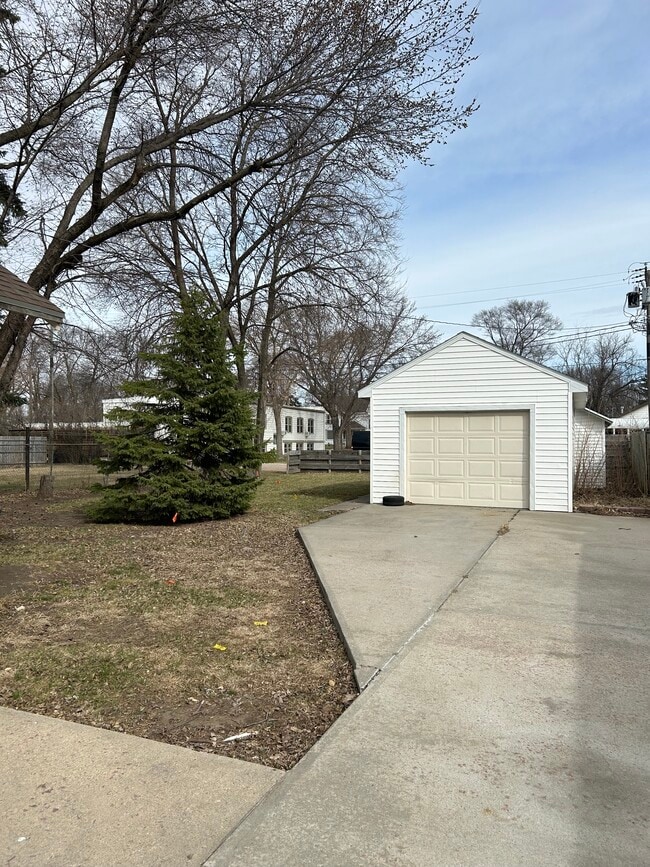 Foto del edificio - 1012 E 5th Ave