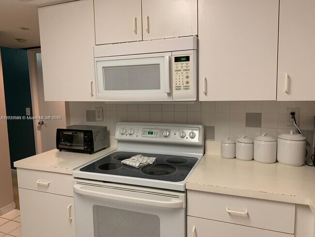 Foto del edificio - 3300 NE 191st St