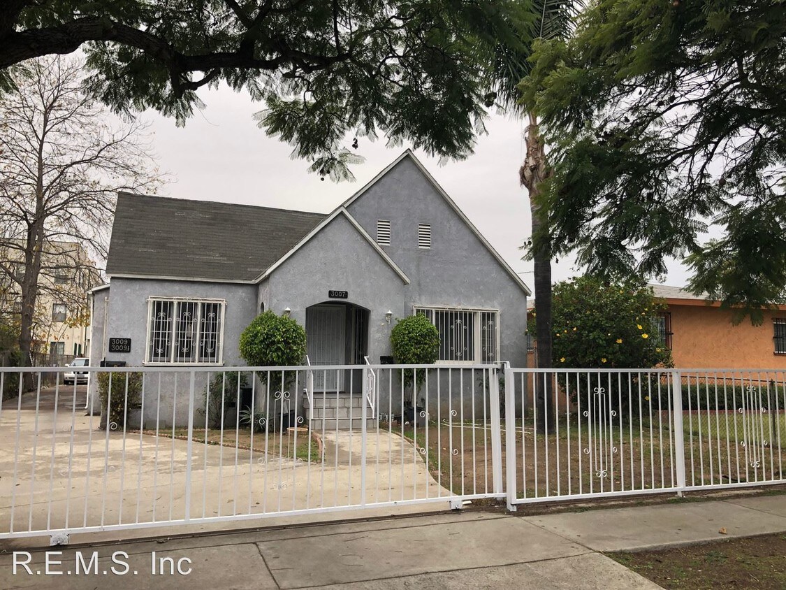Foto principal - 3007-09 Brighton Ave