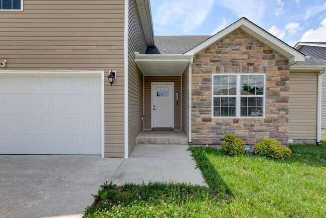 Foto del edificio - Sharp 3 bed 2 bath with Bonus room and nice fenced yard.