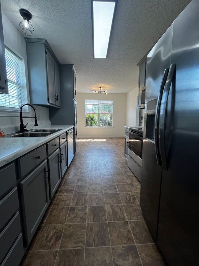 Building Photo - 318 Chadwyck Cir
