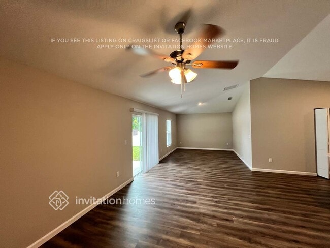 Building Photo - 1702 SW Airoso Blvd