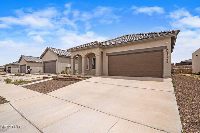 Foto del edificio - 13760 Blackburn Ave