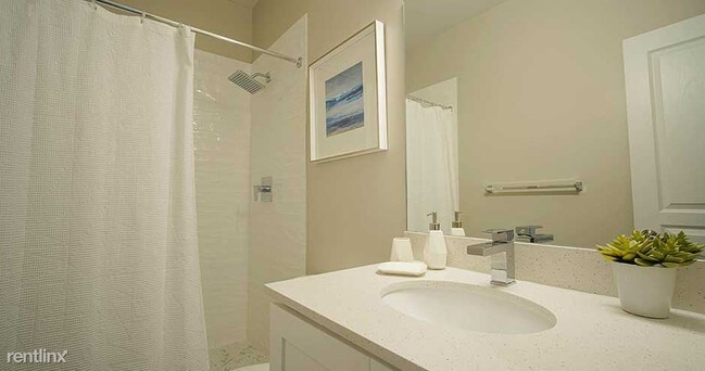 Building Photo - 3 br, 2.5 bath  - 125 NW 108th Ave  TOWNHOUSE