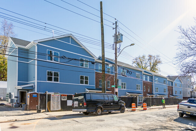 Building Photo - Point & Ravine