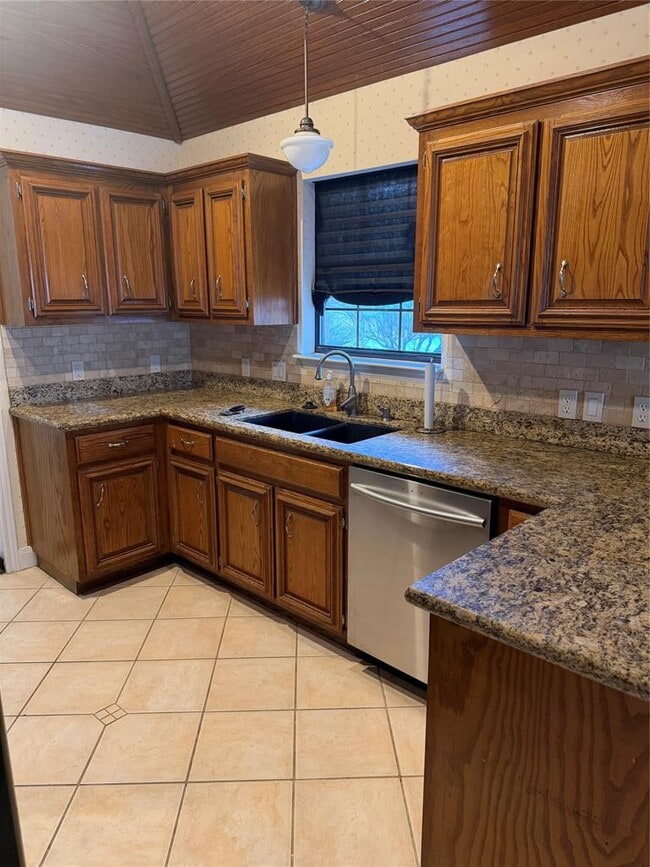 Building Photo - 611 Rolling Green Dr