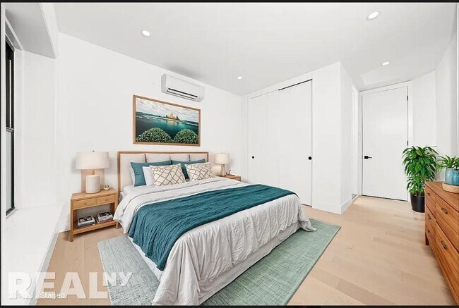 Foto del edificio - 704 Eighth Avenue