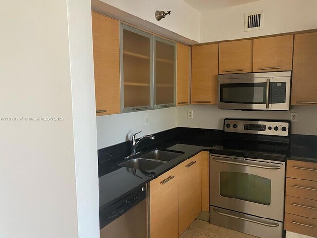 Foto del edificio - 3300 NE 191st St